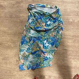 Asymmetrical stretchy and ruched Patagonia skirt.